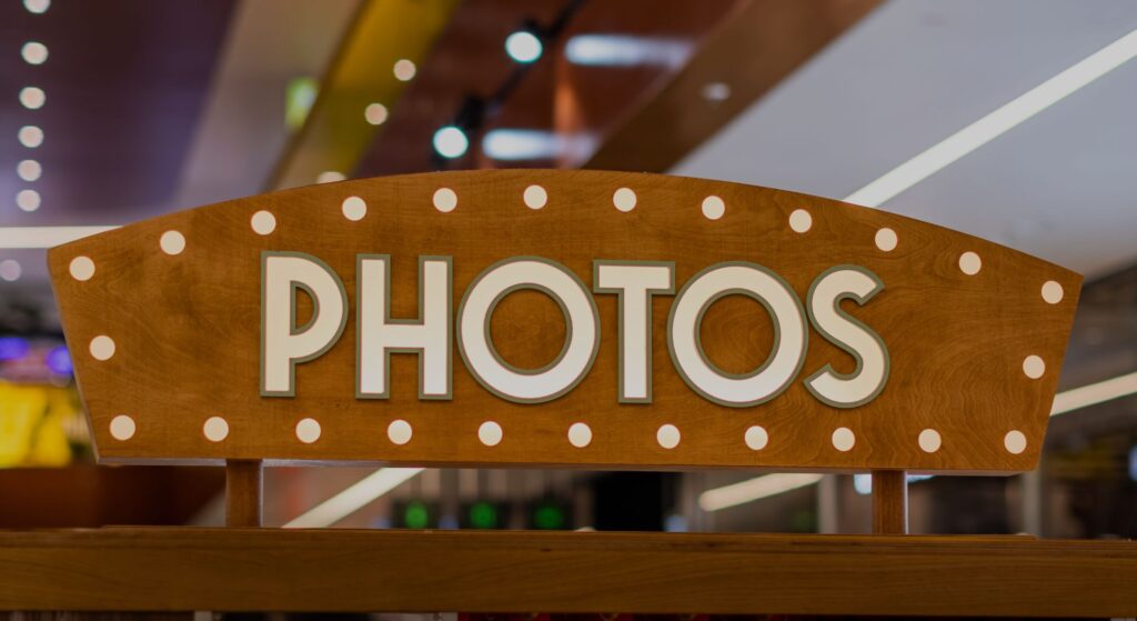 A sign that reads "Photos"